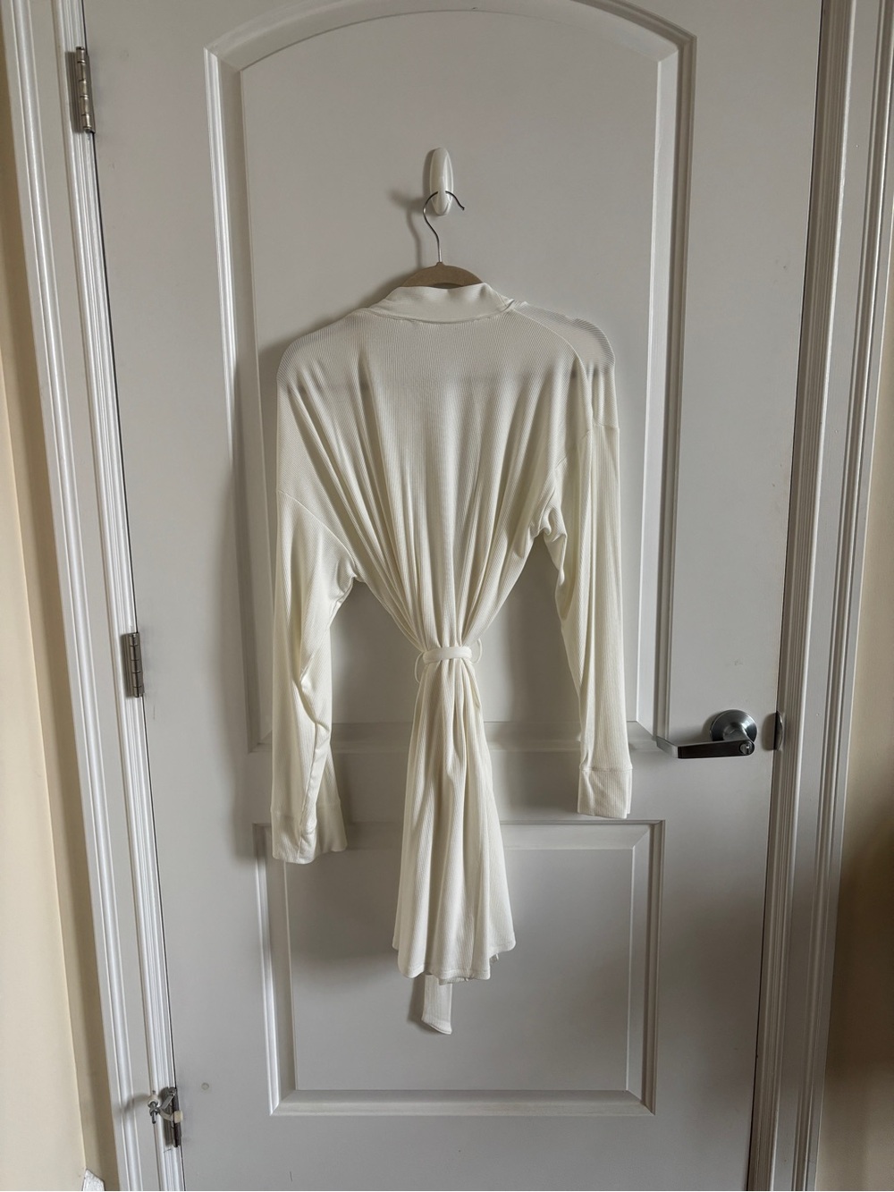 Skims White Robe - Picture 7 of 10